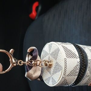 White and Black Key & Card Holder